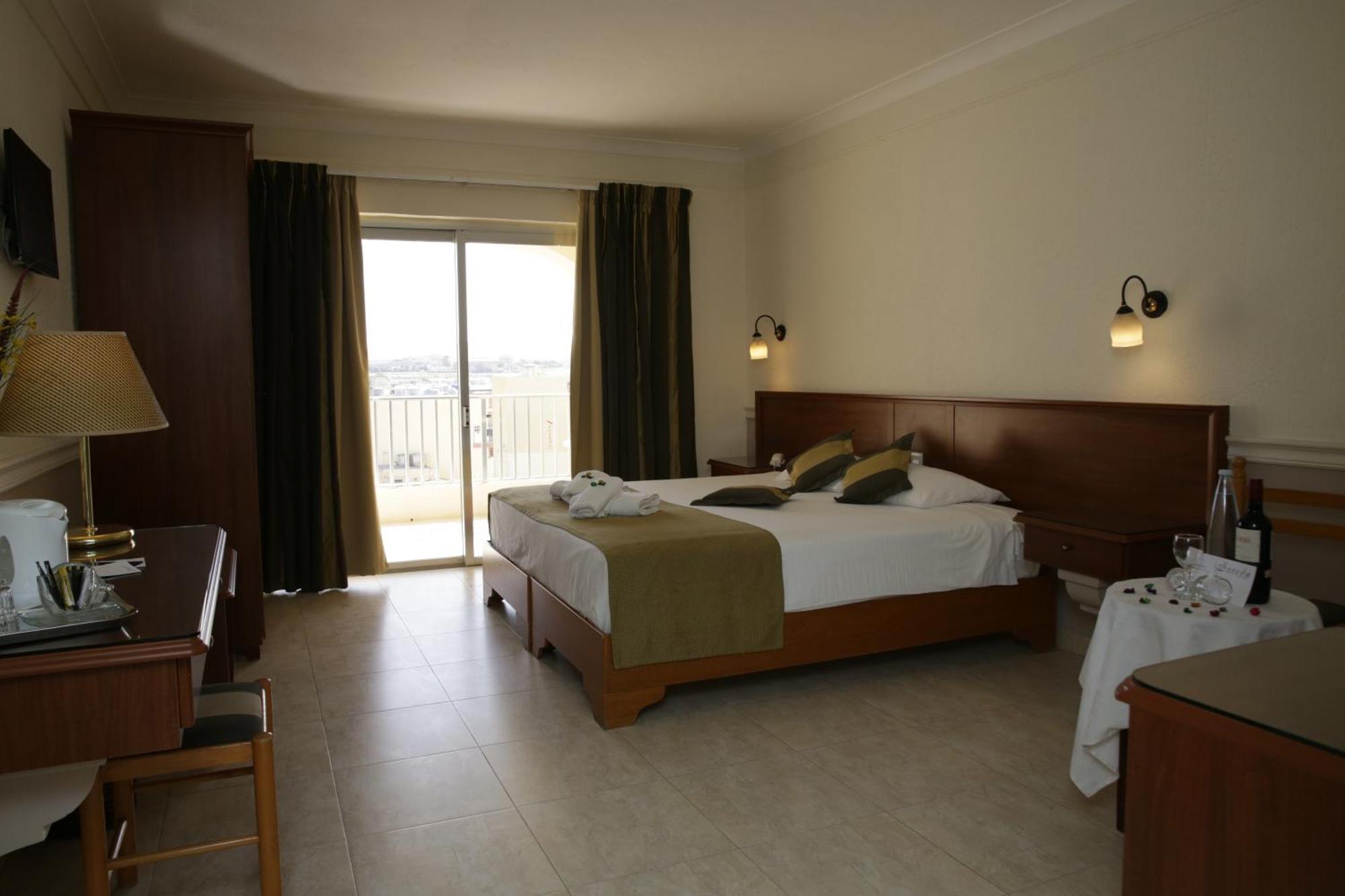 Soreda Hotel Qawra Esterno foto