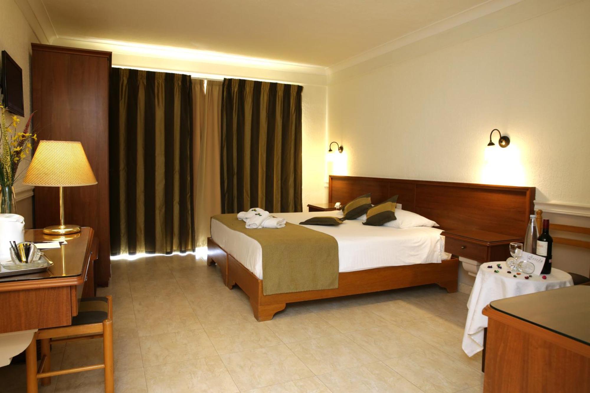 Soreda Hotel Qawra Esterno foto