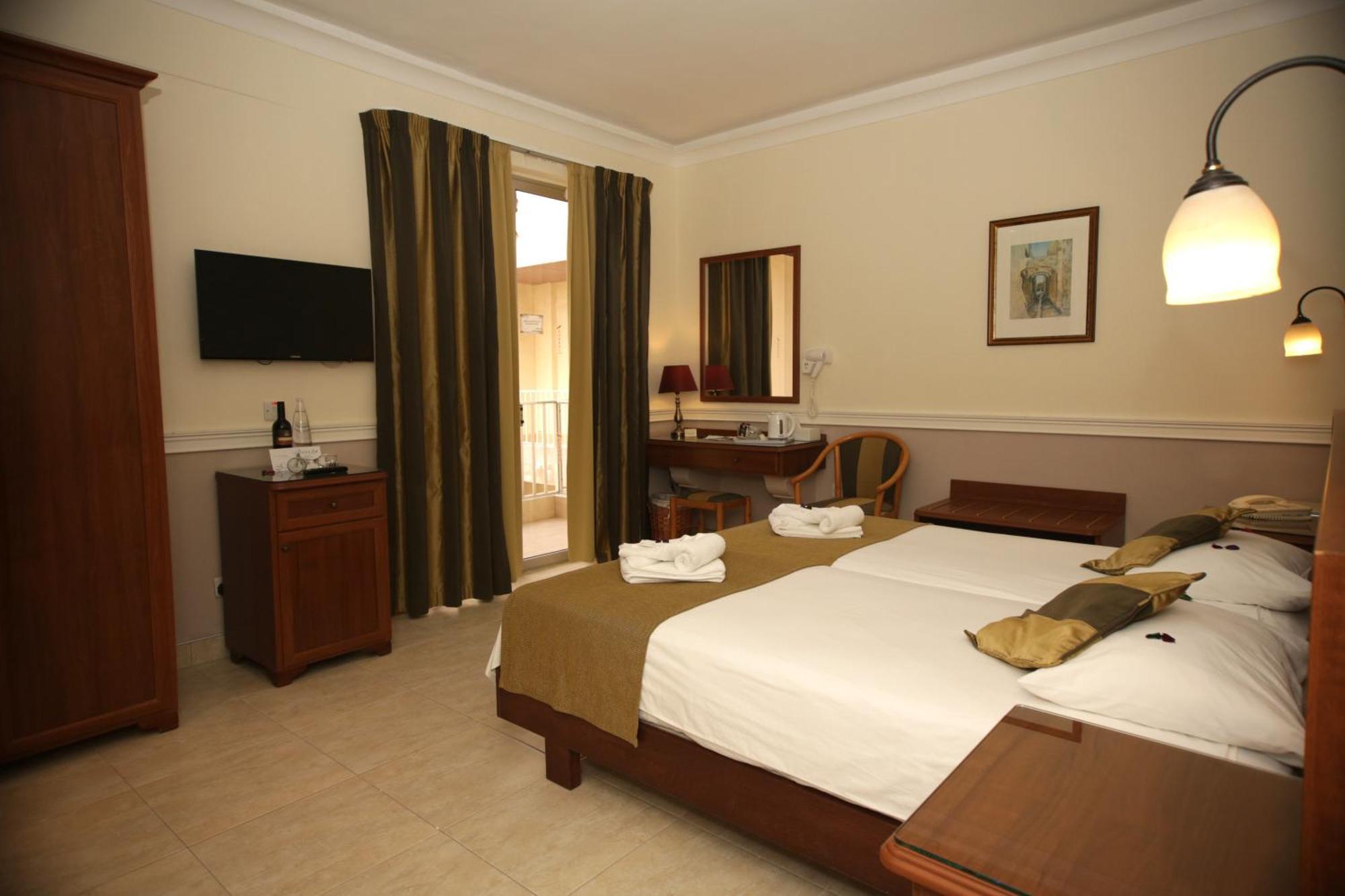 Soreda Hotel Qawra Esterno foto