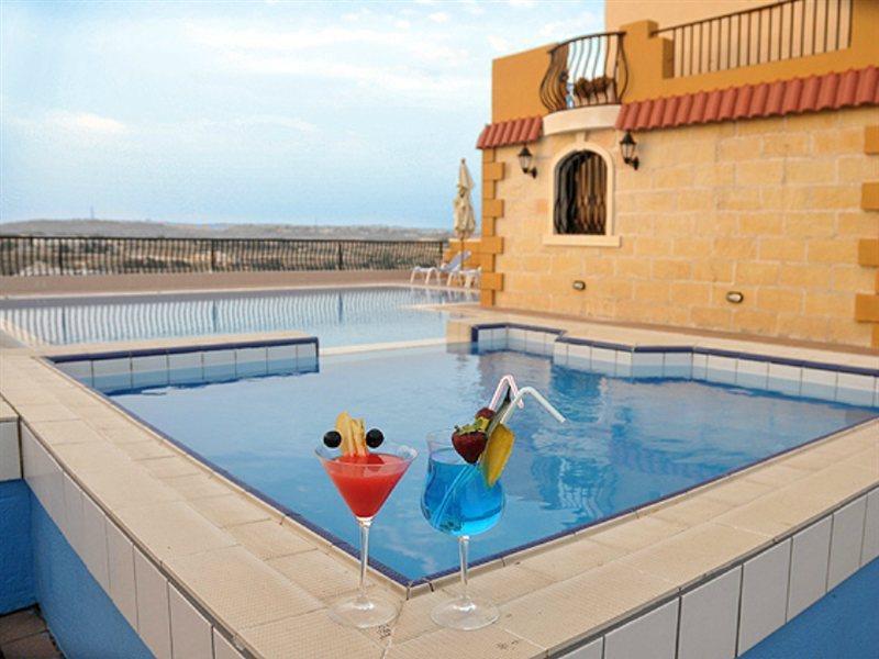 Soreda Hotel Qawra Esterno foto